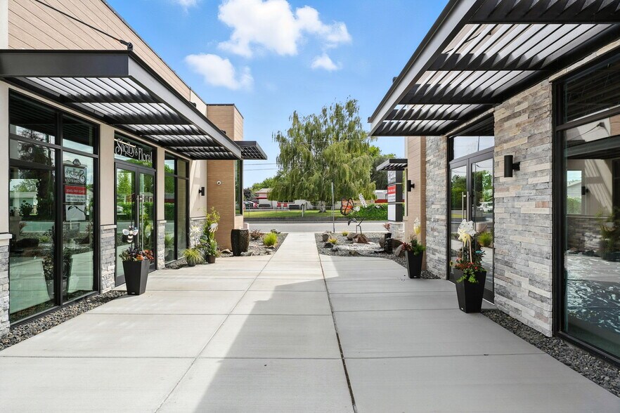 More Photos Of 6018 W Clearwater Ave, Kennewick General Retail For Lease