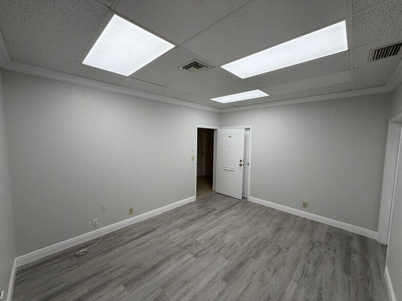 More Photos Of 7831-7865 W Sample Rd, Coral Springs General Retail For Lease