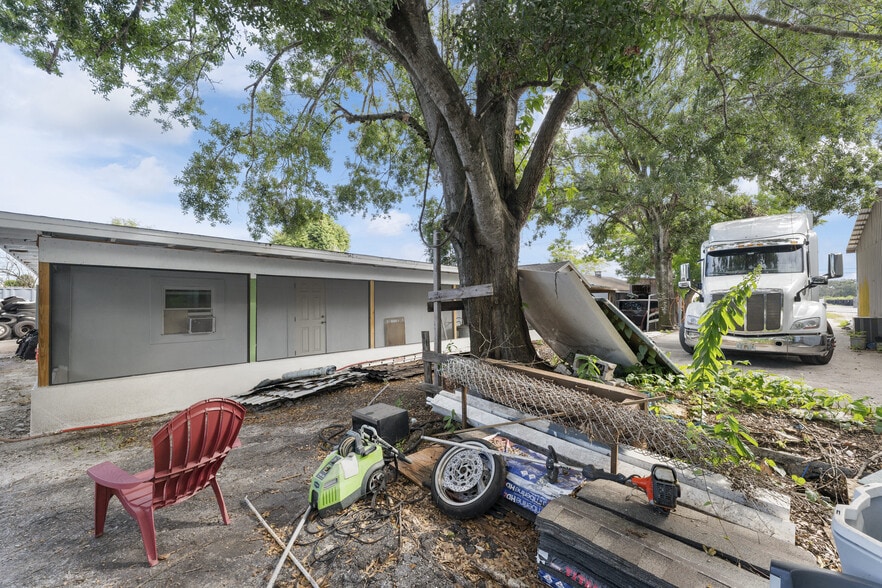 More Photos Of 5712 15th St, Bradenton Auto Dealership For Sale