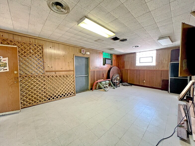 More Photos Of 116 W A St, Belleville Restaurant For Sale