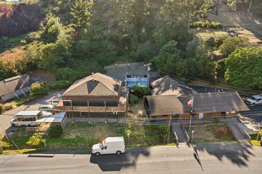 More Photos Of 16-22 Brighton Avenue, Bolinas General Retail For Sale