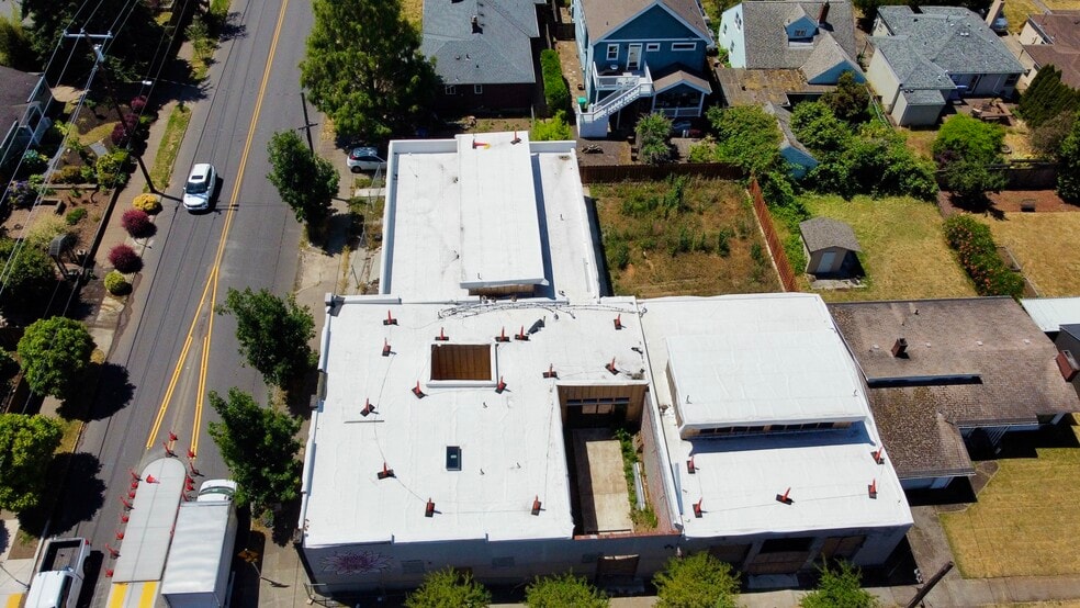 More Photos Of 3825-3839 NE Killingsworth St, Portland Office For Sale