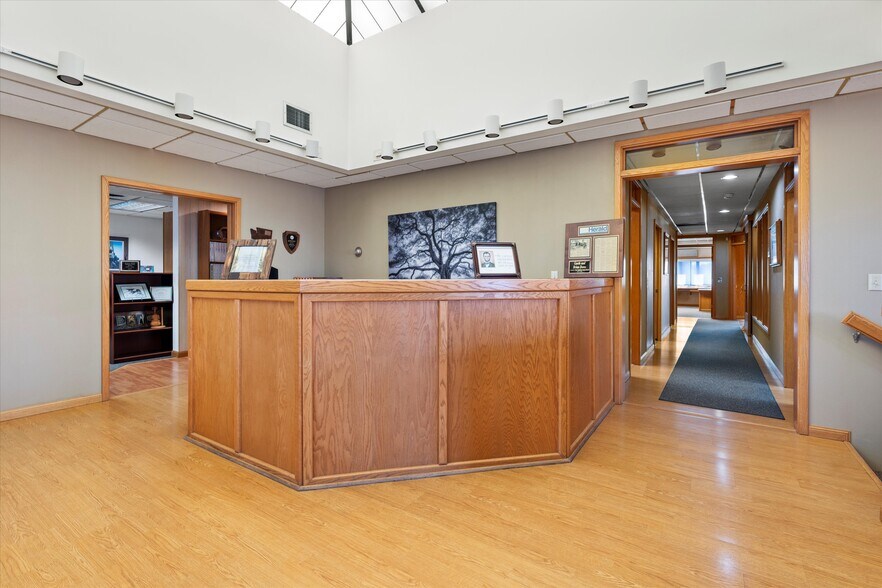 More Photos Of 100 E Broadway Ave, Moses Lake Office For Sale