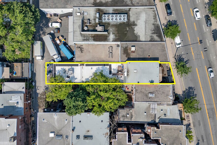 More Photos Of 5220 Av Du Parc, Montréal Office For Sale