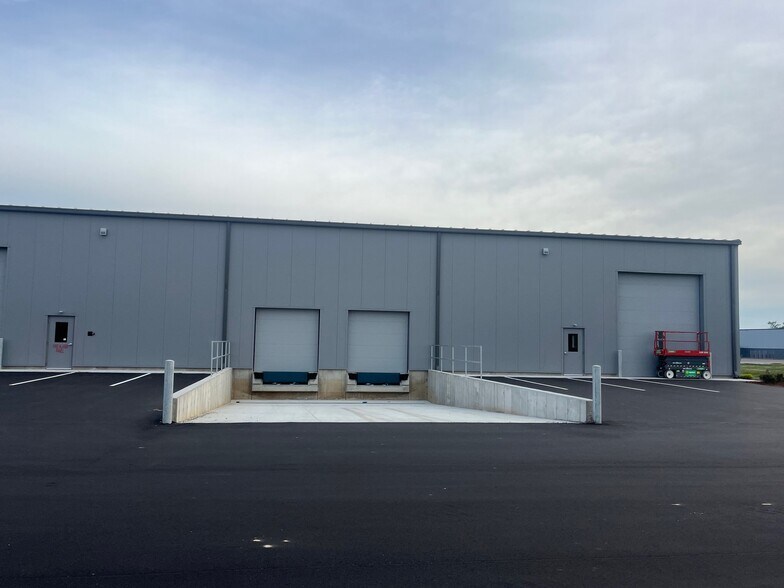 More Photos Of 72 W 64th St, Holland Manufacturing For Sale