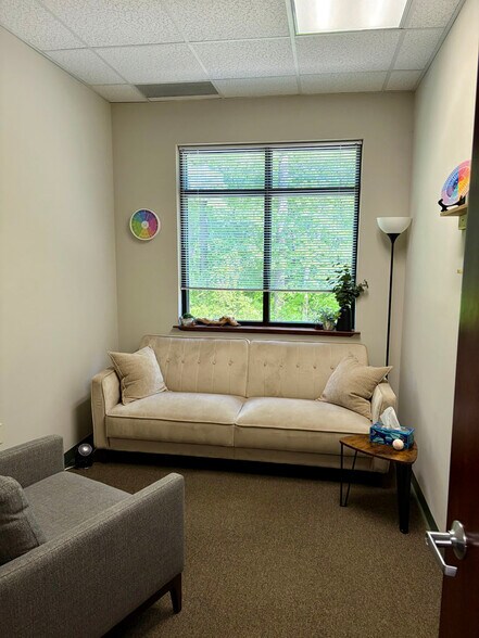 More Photos Of 312-326 Cloister Ct, Chapel Hill Office For Lease