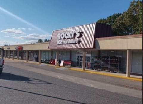 More Photos Of 98-116 Main St, Medway Unknown For Lease