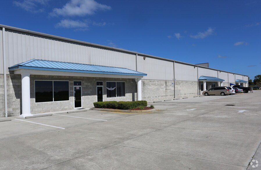 More Photos Of 919 Biscayne Blvd, Deland Airplane Hangar For Lease