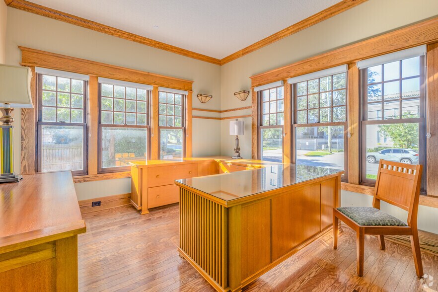 More Photos Of 1604 Margaret St, Jacksonville Bank For Lease