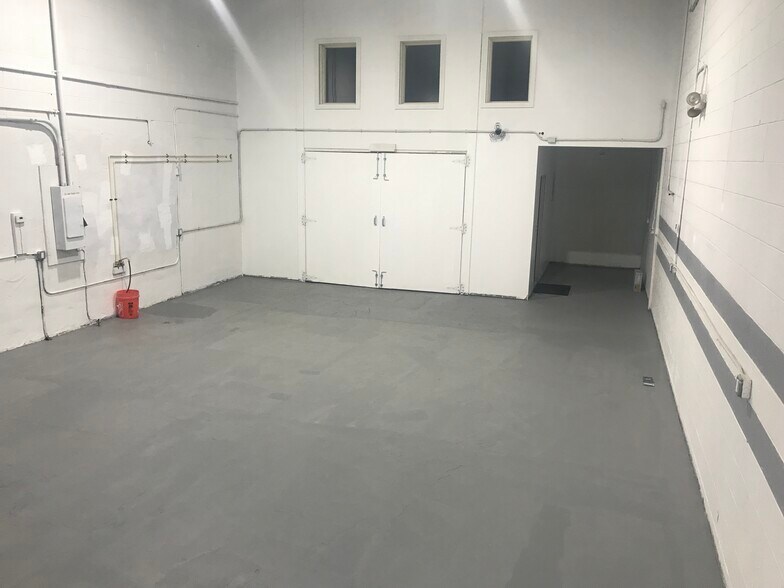 More Photos Of 885 W Liberty St, Medina Light Distribution For Lease