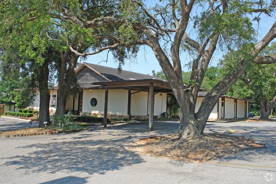 Primary Photo Of 131 New Warrington Rd, Pensacola Restaurant For Sale