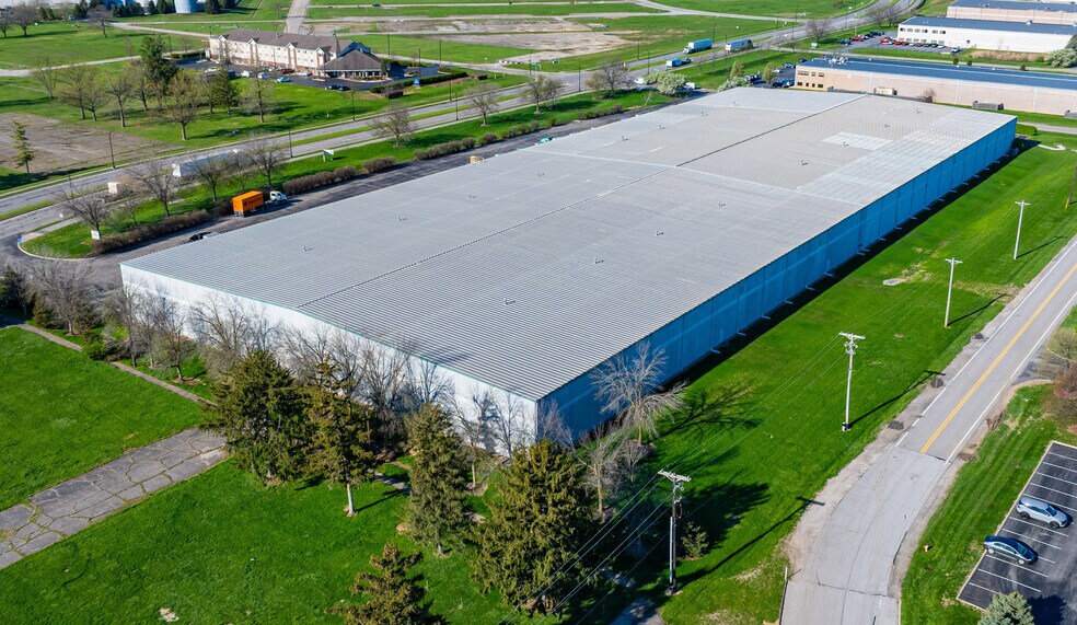 More Photos Of 2300 Rickenbacker Pky, Columbus Warehouse For Lease