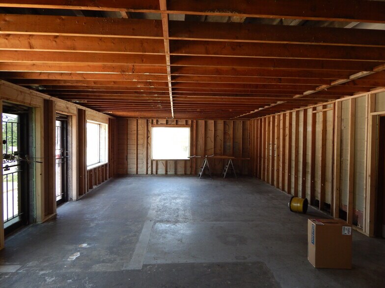 More Photos Of 7901 Prospect Ave, Kansas City Auto Repair For Sale