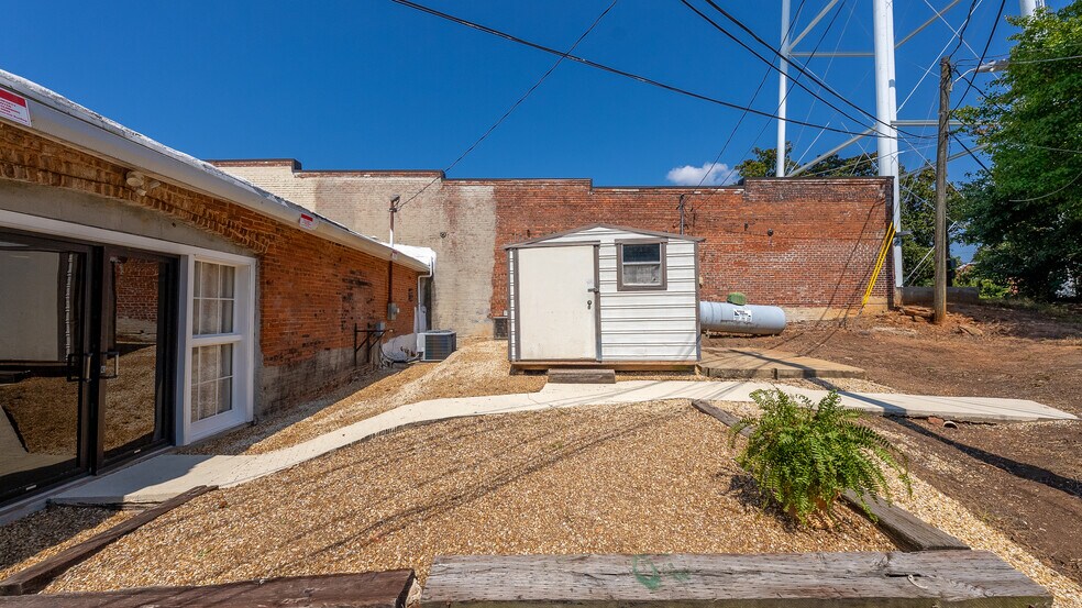 More Photos Of 76 Main st, Pine Mountain General Retail For Sale