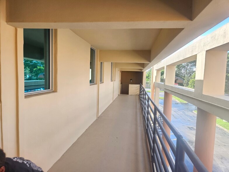 More Photos Of 6600 W Taft St, Hollywood Medical For Lease