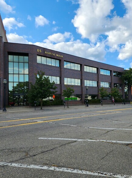 More Photos Of 85 N Main St, Mount Clemens Office Residential For Lease
