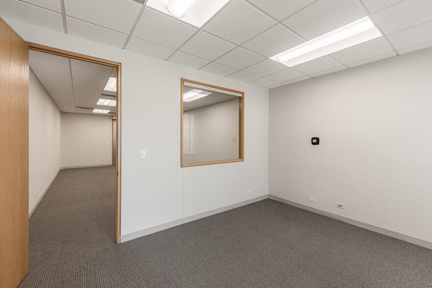 More Photos Of 290 Springfield Dr, Bloomingdale Medical For Lease