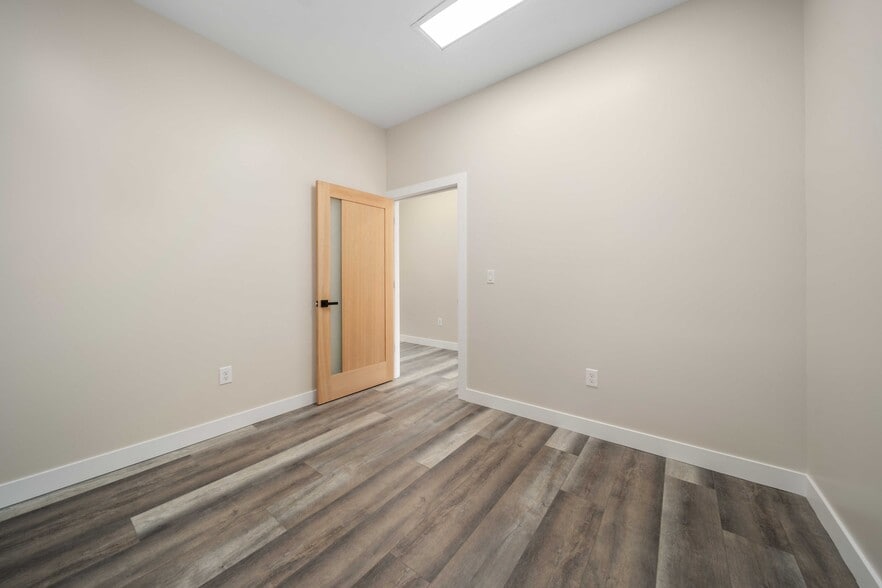 More Photos Of 465 E Palmdale Blvd, Palmdale Loft Creative Space For Lease