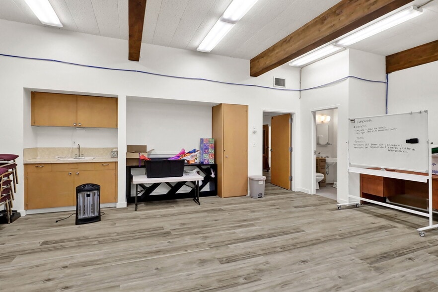 More Photos Of 1326 N Garden St, Bellingham Religious Facility For Lease