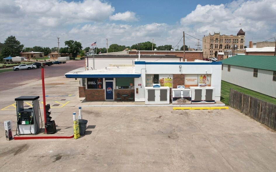 More Photos Of 120 W Sycamore St, Ness City Convenience Store For Sale