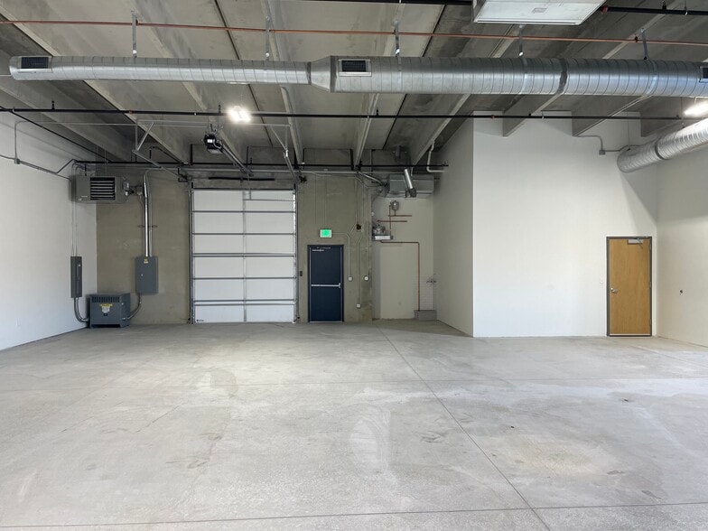 More Photos Of 6333 S Racine Cir, Centennial Light Distribution For Lease