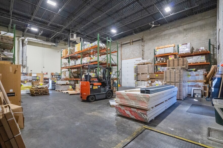 More Photos Of 956 Turnpike St, Canton Showroom For Lease