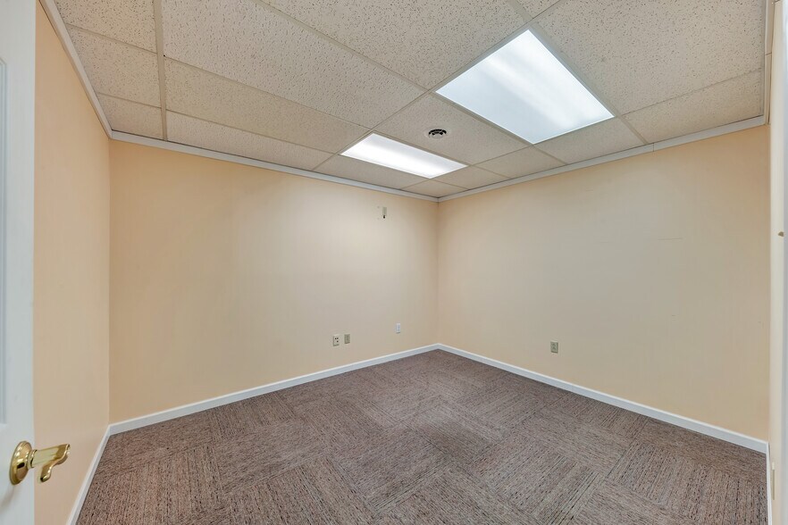 More Photos Of 329 Forest Grove Rd, Coraopolis Manufacturing For Lease