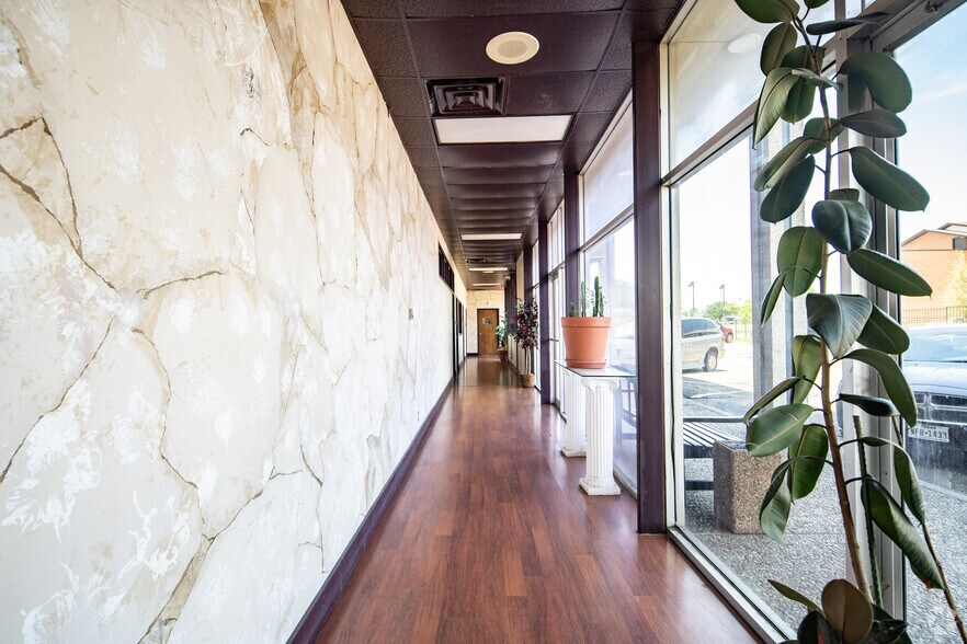 More Photos Of 1711 W Irving Blvd, Irving Medical For Lease