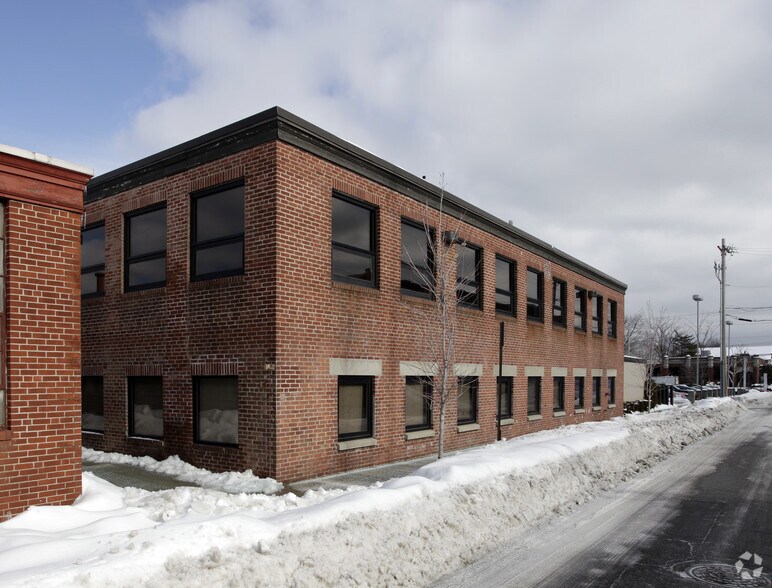 More Photos Of 717 Allens Ave, Providence Medical For Lease