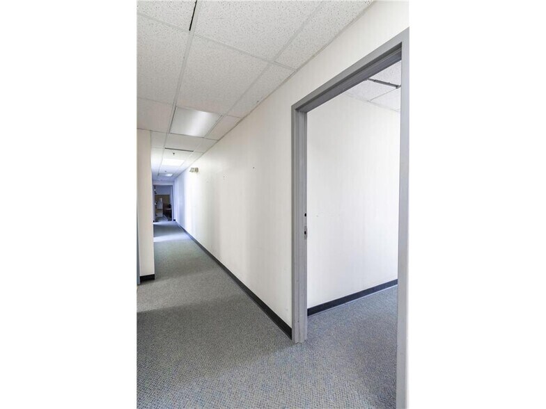 More Photos Of 4388 Shoreline Dr, Spring Park Storefront Retail Office For Sale