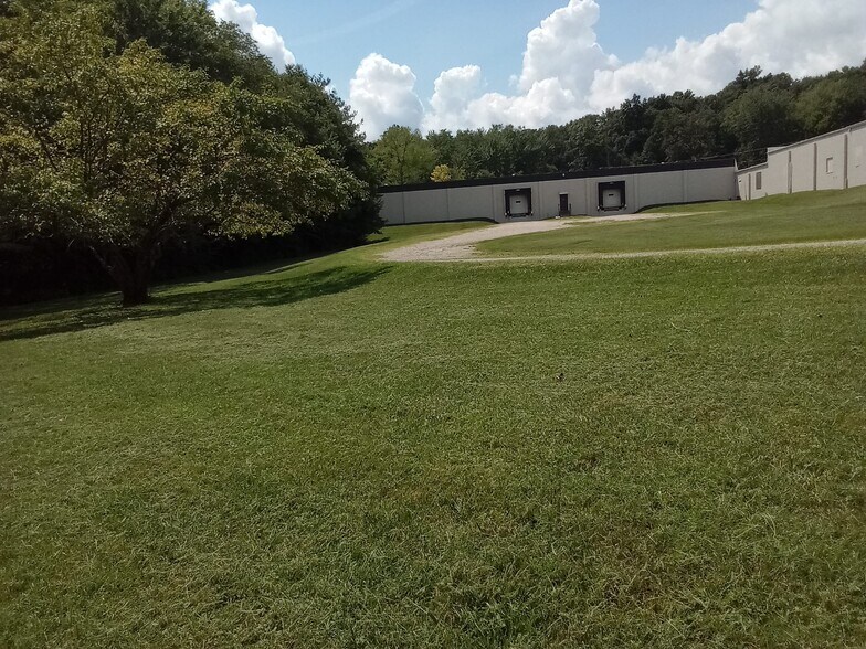 More Photos Of 213 W 1st St, Huntingburg Warehouse For Sale