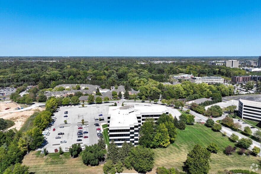More Photos Of 8440 Woodfield Crossing Blvd, Indianapolis Office For Lease