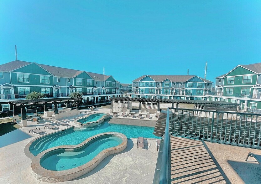 More Photos Of 2888 Nash St, Bryan Apartments For Sale
