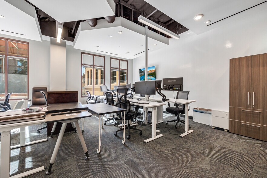 More Photos Of 7135 E Camelback Rd, Scottsdale Coworking Space