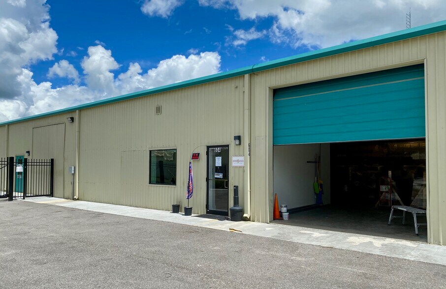More Photos Of 19200 Peachland Blvd, Port Charlotte Warehouse For Lease