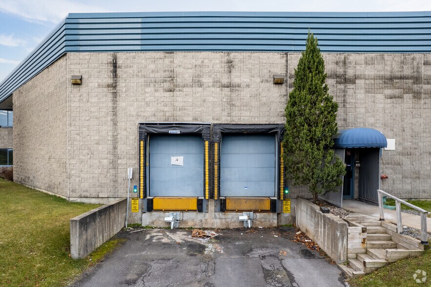 More Photos Of 3200 Rue 2E, Longueuil Warehouse For Lease