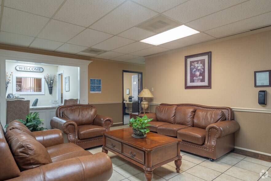 More Photos Of 4615 N I-45, Houston Unknown For Lease