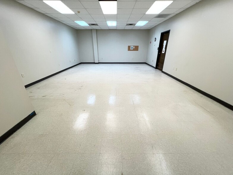 More Photos Of 100 Briarwood West Dr, Jackson Office For Lease