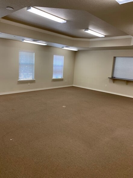 More Photos Of 1310 Weatherford Hwy, Granbury Light Distribution For Lease