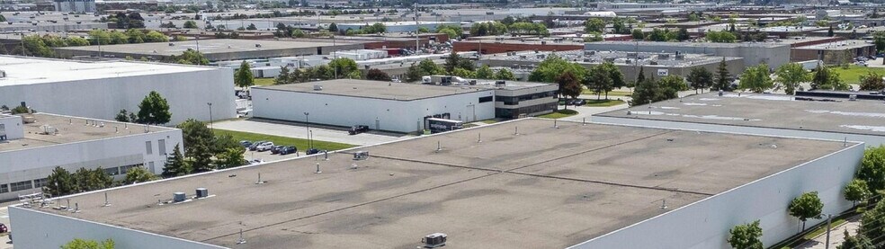 More Photos Of 1030 Courtneypark Dr E, Mississauga Warehouse For Lease
