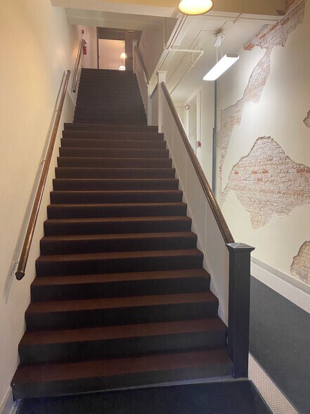 More Photos Of 1358 4th Ave, Rockford Office Residential For Sale