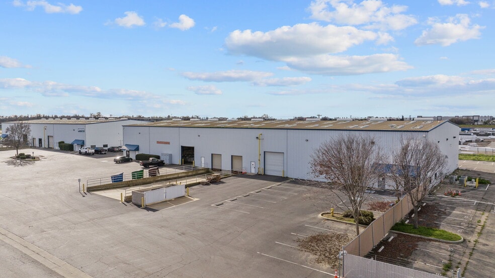 More Photos Of 7345 W Goshen Ave, Visalia Warehouse For Lease