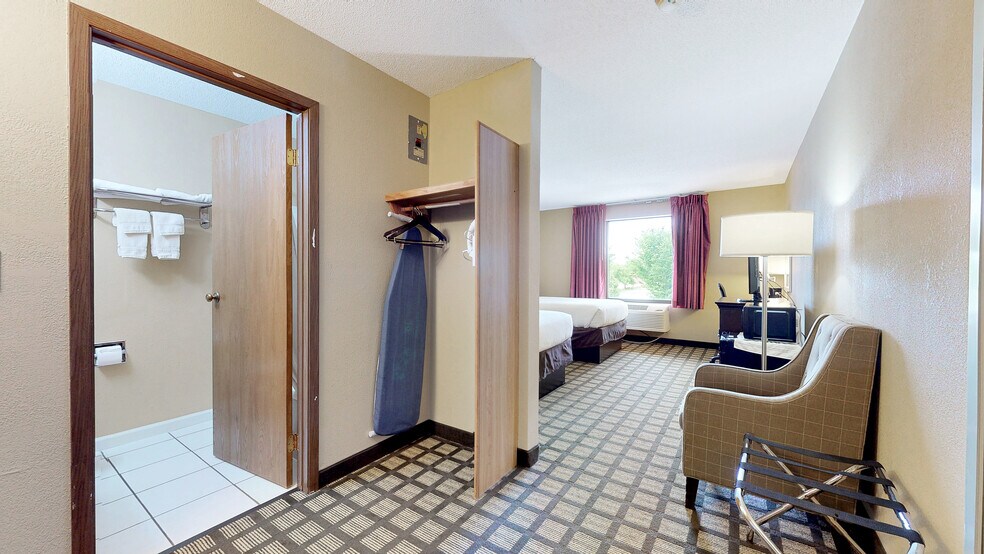 More Photos Of 6 Traders Cir, Normal Hotel For Sale