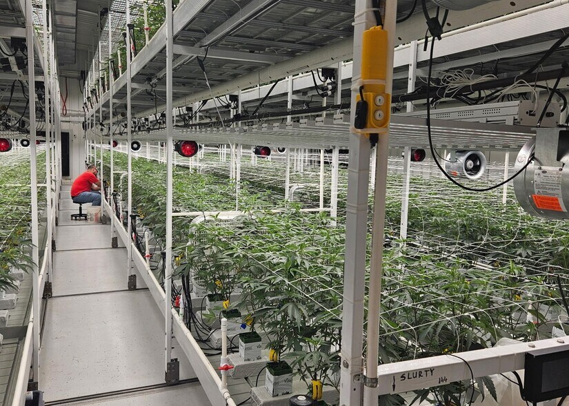 More Photos Of 609 Indian Rd, Seiling Auto Repair For Sale