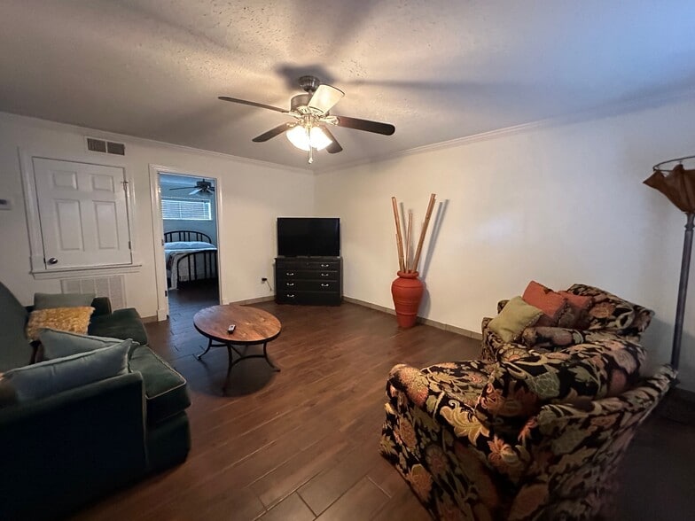 More Photos Of 522 & 524 University Dr, Starkville Apartments For Sale