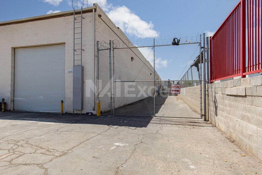 More Photos Of 5325 S Valley View Blvd, Las Vegas Warehouse For Lease