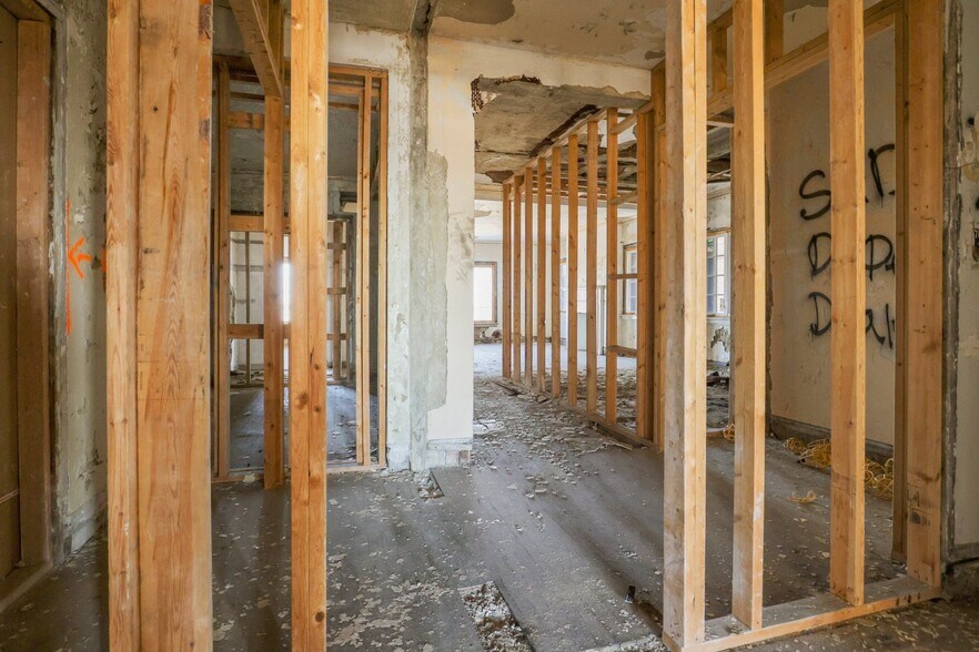 More Photos Of 1312 E Broad St, Columbus Apartments For Sale