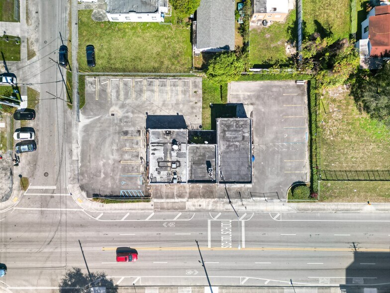 More Photos Of 2381-2389 NW 54th St, Miami Freestanding For Lease