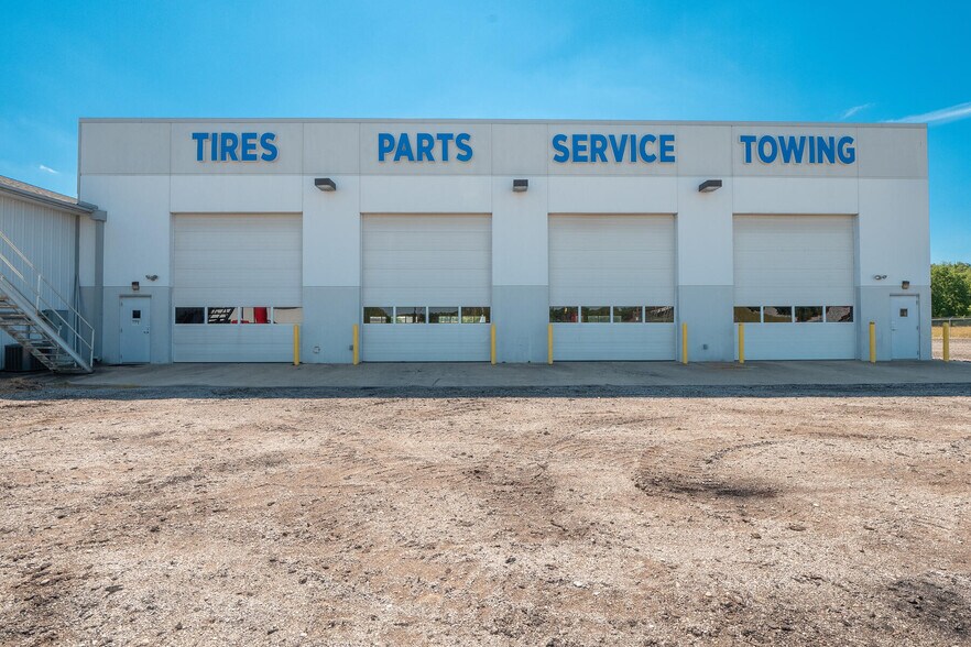 More Photos Of 1116 W County Road 450 N, Brazil Truck Terminal For Lease