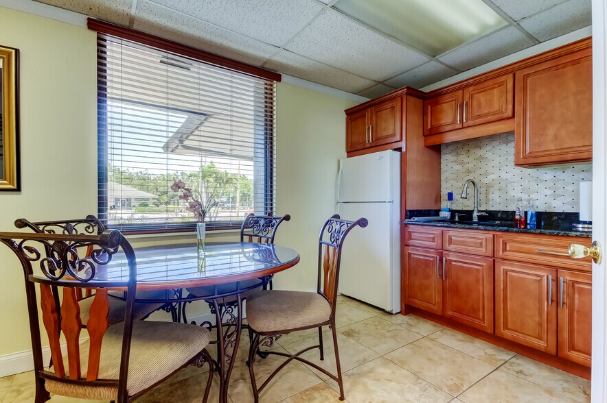 More Photos Of 6500-6514 Central Ave, Saint Petersburg Office For Sale